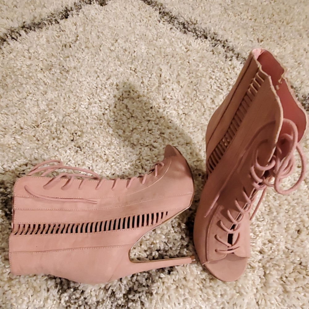 Heels - Picture 2 of 2